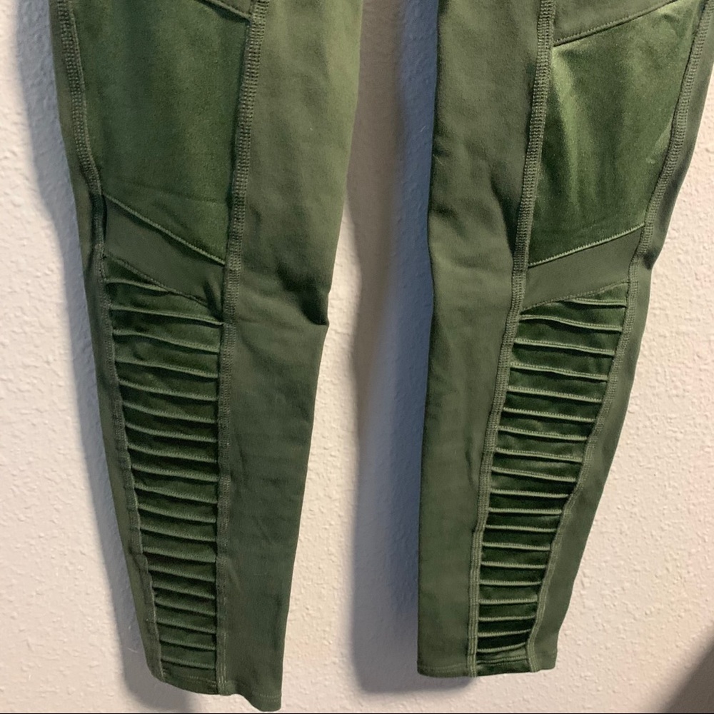 Hunter Green Alo Yoga Moto Leggings - Picture 6 of 10